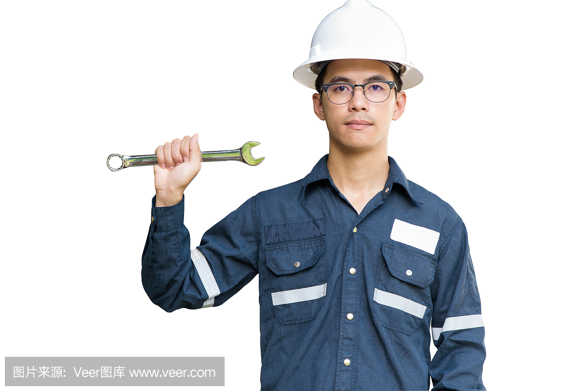 亚洲人,工程师或技术员戴着白色头盔,眼镜和蓝色工作衬衫西装拿着扳手,隔离在白色,机械和石油和天然气工业概念与剪切路径。